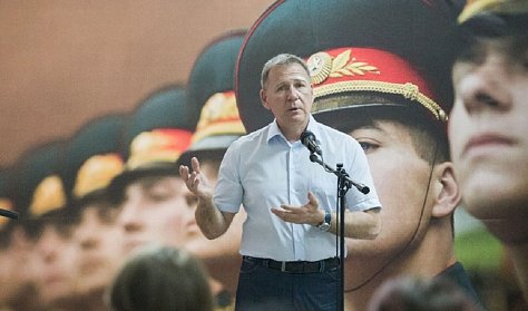 Молодежь читает о войне